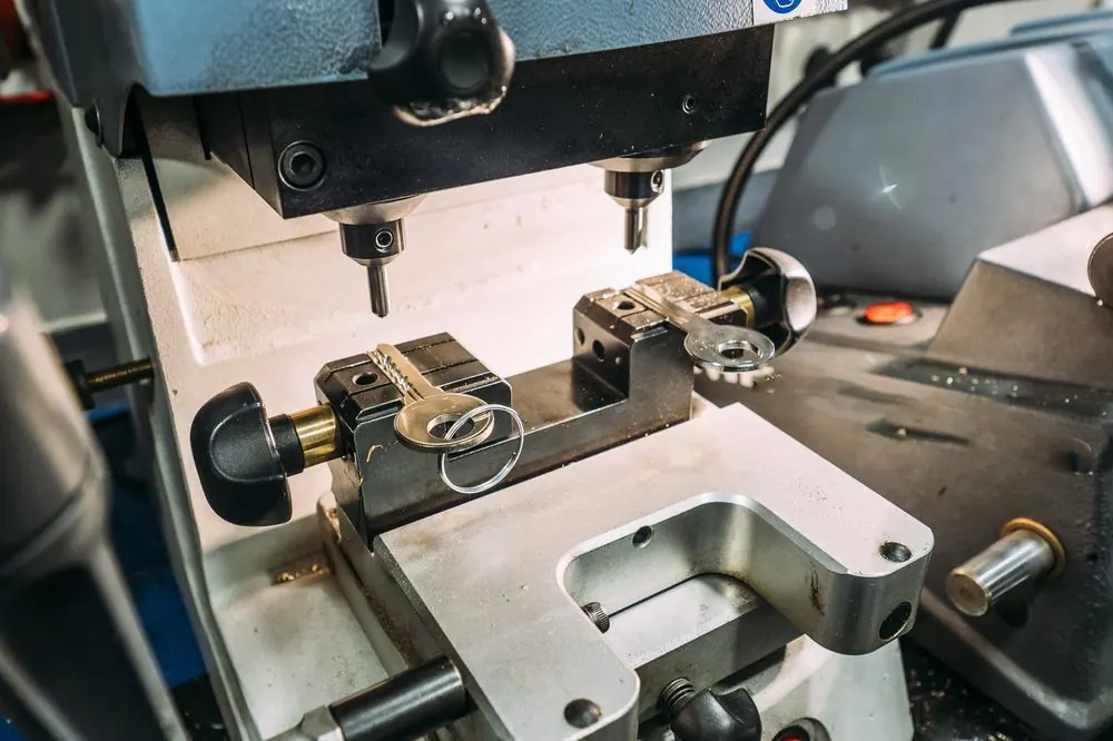 Machine de reproduction de clés en boutique
